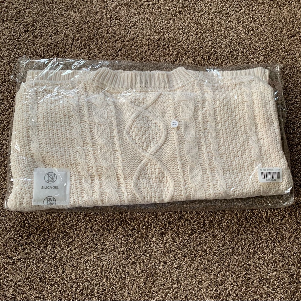 NEW Taylor Swift The Cardigan - Red Taylor’s Version Edition - Picture 13 of 15